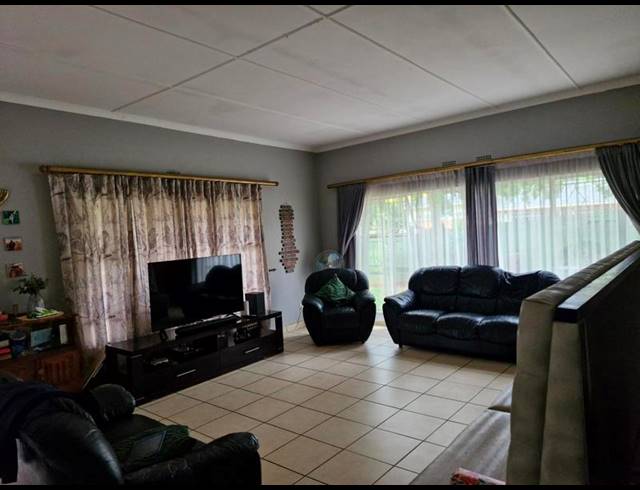 3 BEDROOM HOUSE FOR SALE IN BONAERO PARK